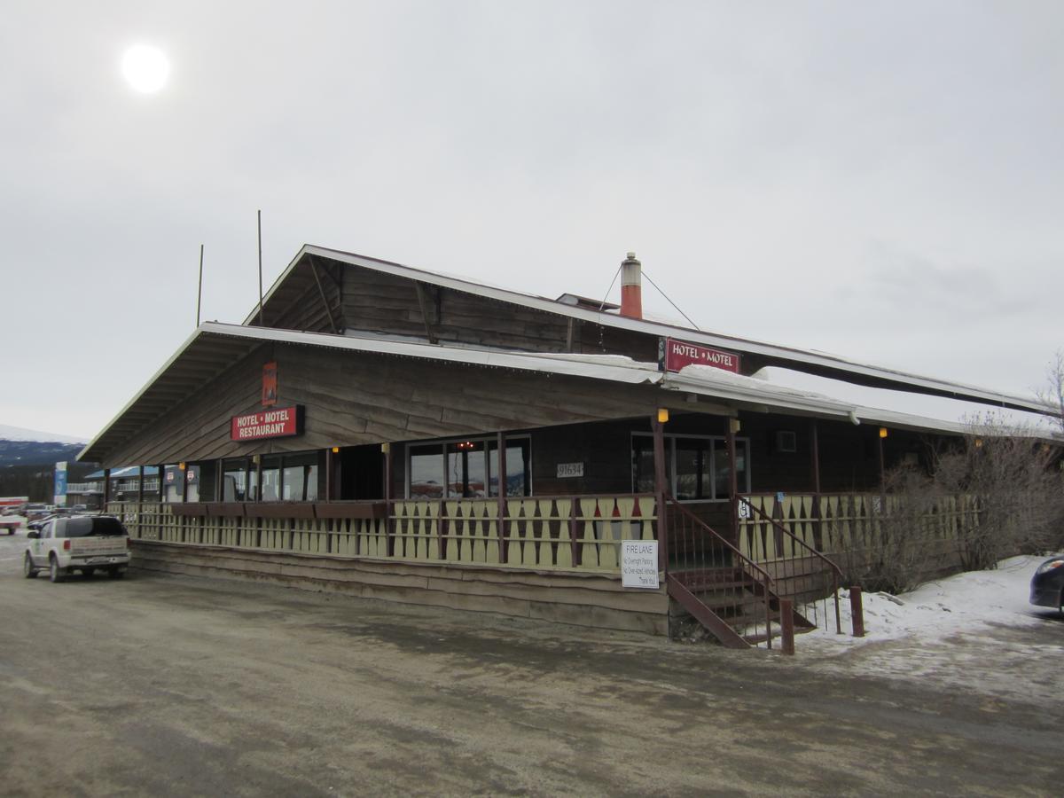 Airport Chalet Вайтгорс Екстер'єр фото